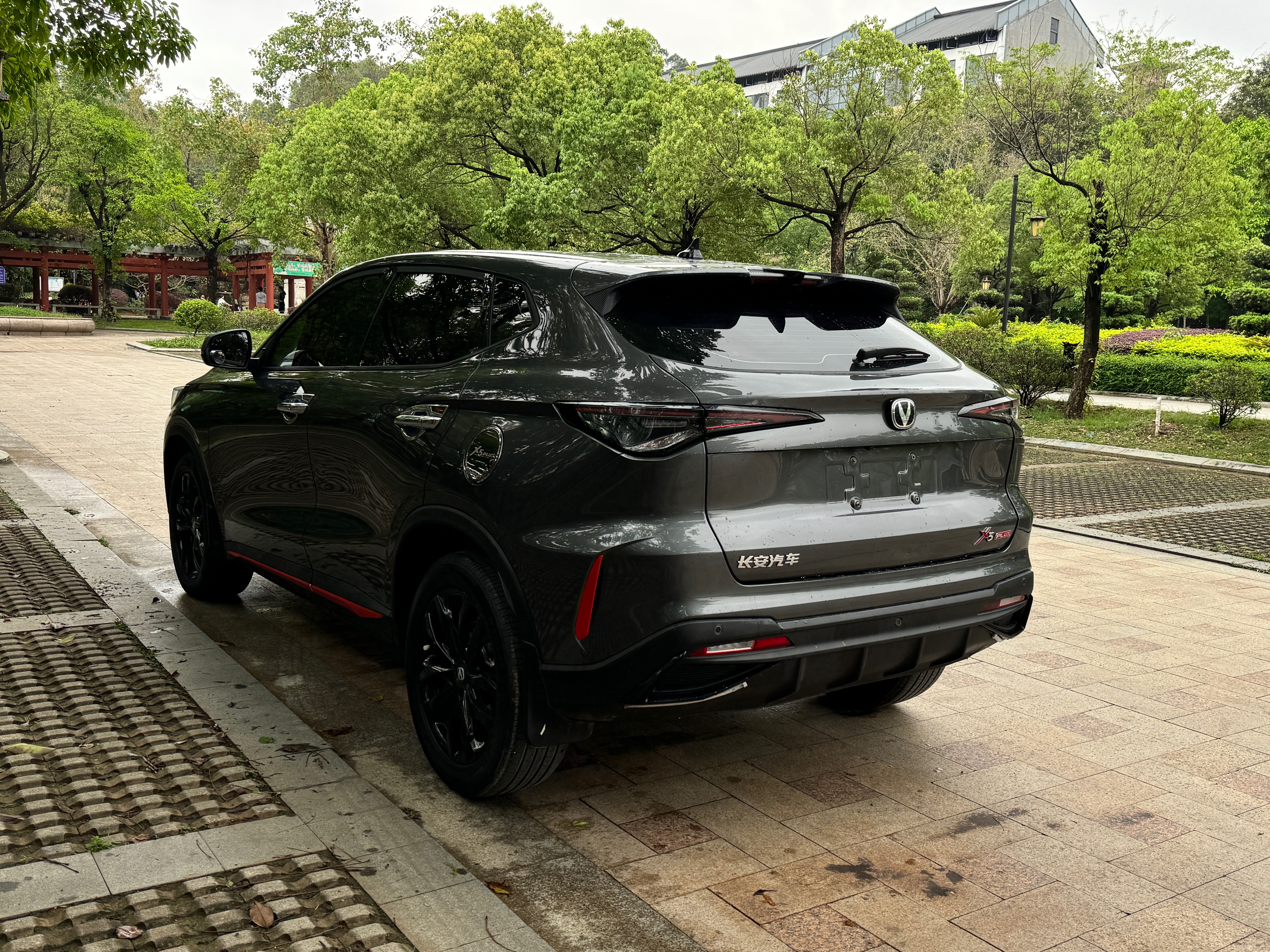Car image 4