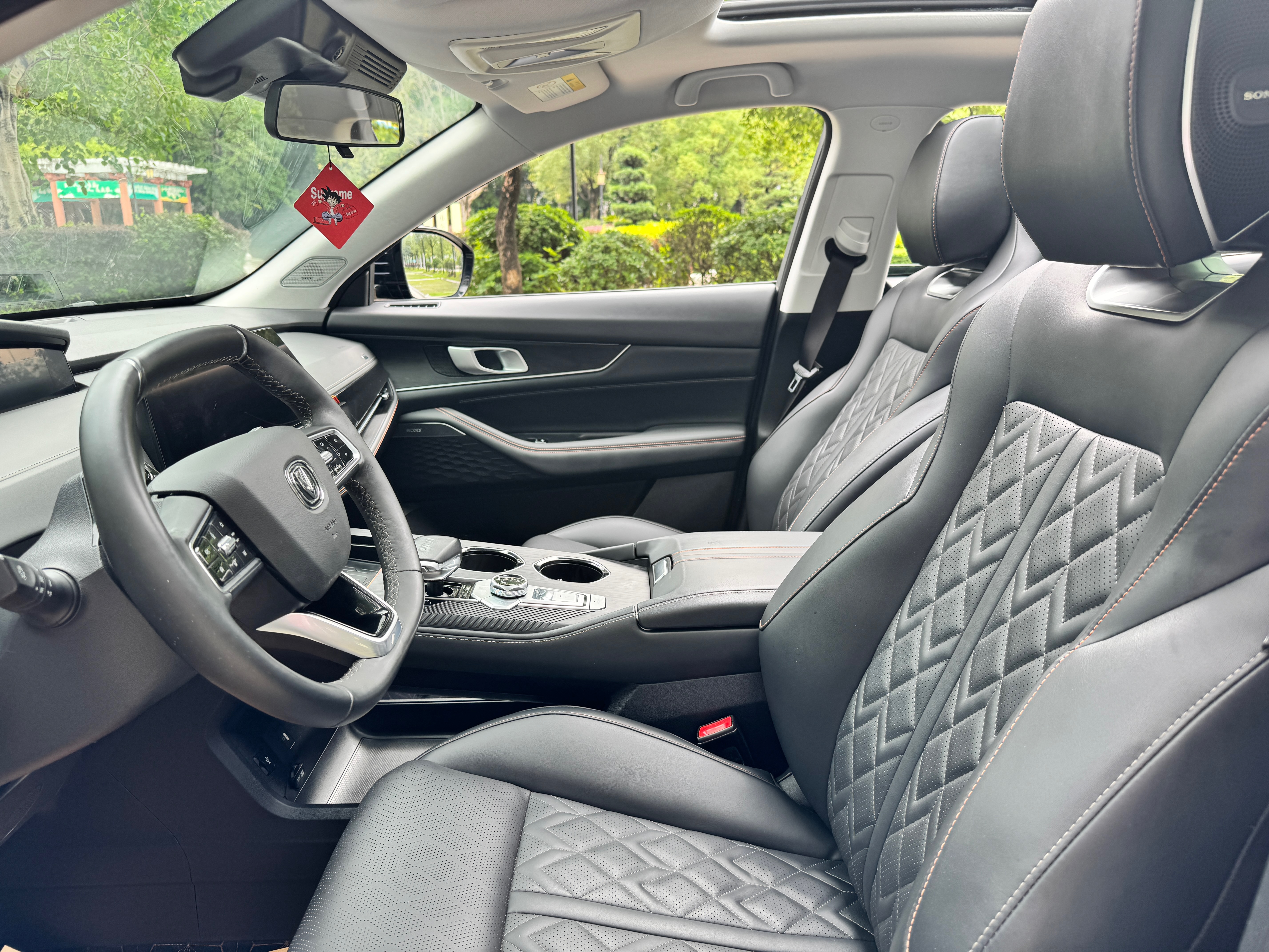 Car image 8